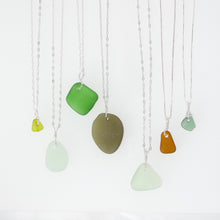 Load image into Gallery viewer, Emerald Green Seaglass Necklace