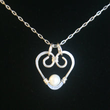 Load image into Gallery viewer, Heart n Pearl Necklace